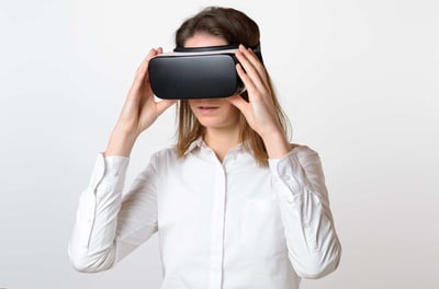 Woman-holding-3D-viewer-over-face-000090237415_Full (1)